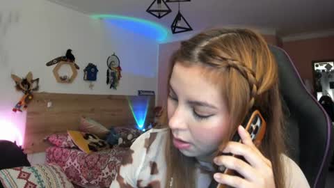 Snapshot of lolaverse chatting on July 12, 4:42 pm Lola doll online show from July 12, 4:42 pm