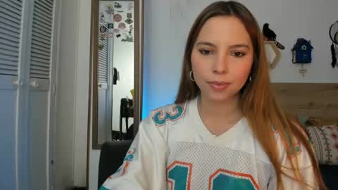Snapshot of lolaverse chatting on July 21, 7:27 pm Lola doll online show from July 21, 7:27 pm