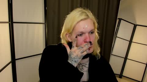 lollita online show from March 29, 6:02 am