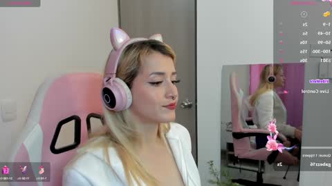 Snapshot of lolly_js_ chatting on December 28, 1:28 pm Lolly online show from December 28, 1:28 pm