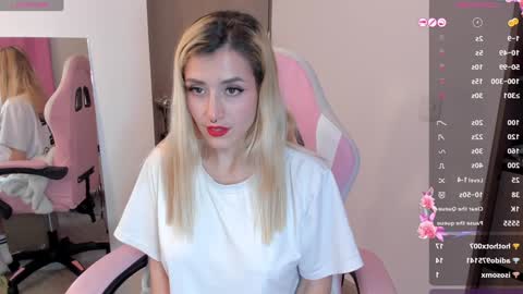 Snapshot of lolly_js_ chatting on January 6, 6:58 am Lolly online show from January 6, 6:58 am
