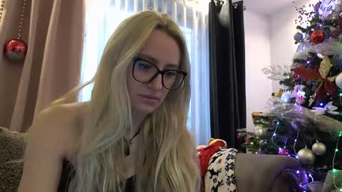 Lolly online show from December 14, 7:58 am