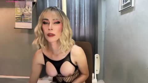 Snapshot of lolly_lips69 chatting on July 12, 2:02 am hana online show from July 12, 2:02 am