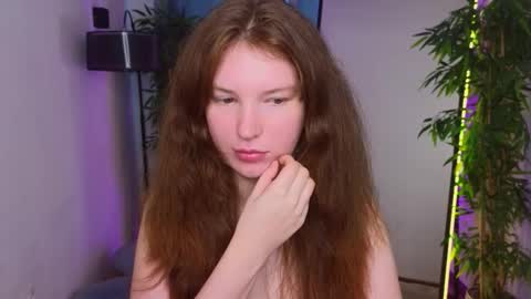 Snapshot of lolly_pump chatting on September 19, 2:29 pm Mona online show from September 19, 2:29 pm