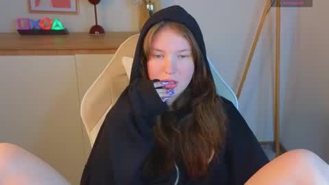 Snapshot of lolly_pump chatting on September 25, 2:43 pm Mona online show from September 25, 2:43 pm