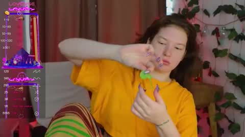 Snapshot of lolly_pump chatting on October 8, 8:01 am Mona online show from October 8, 8:01 am