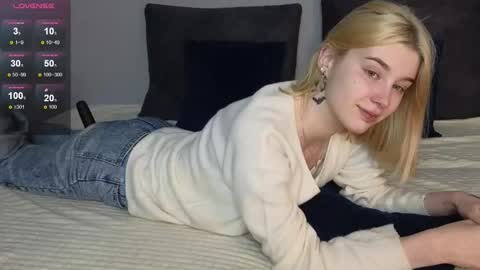 Snapshot of lollyy_flyy chatting on November 18, 7:18 pm Eva online show from November 18, 7:18 pm
