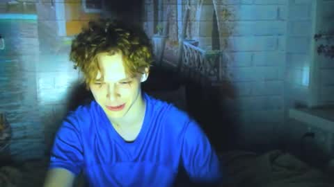 Snapshot of lolnoillimsary chatting on April 18, 9:48 pm Nelis online show from April 18, 9:48 pm