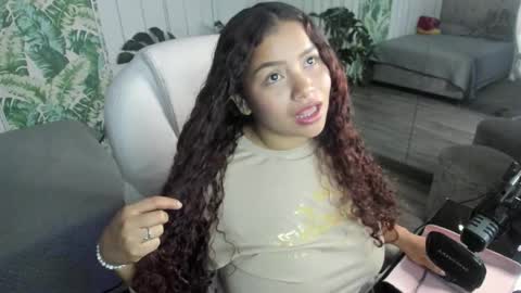 loly_marce online show from December 3, 9:57 pm