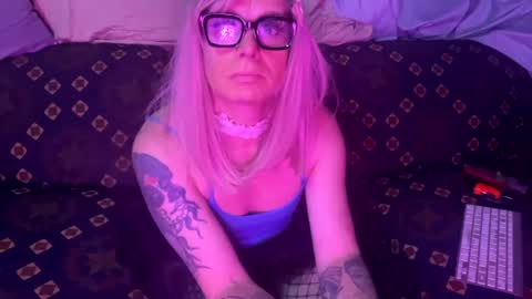 Snapshot of longbeachcd69 chatting on February 11, 11:32 am longbeachcd69 online show from February 11, 11:32 am