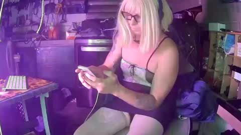 Snapshot of longbeachcd69 chatting on October 15, 8:25 am longbeachcd69 online show from October 15, 8:25 am