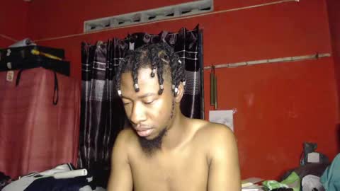 Snapshot of longdickservice01 chatting on December 4, 9:40 am professionalbreastsucker online show from December 4, 9:40 am