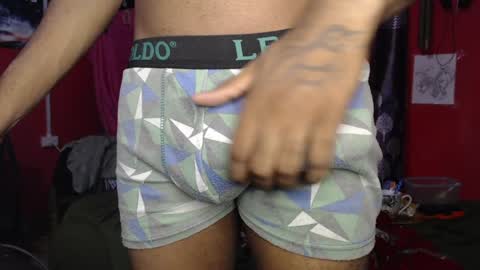 Snapshot of longdickservice01 chatting on December 19, 10:02 am professionalbreastsucker online show from December 19, 10:02 am