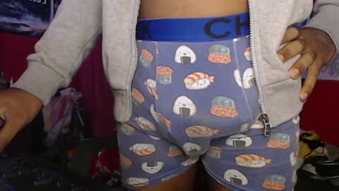 Snapshot of longdickservice01 chatting on February 8, 10:29 am professionalbreastsucker online show from February 8, 10:29 am