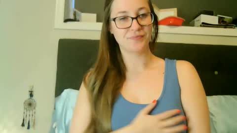 Snapshot of longhairbeautyxoxo chatting on December 8, 9:08 pm Wima online show from December 8, 9:08 pm