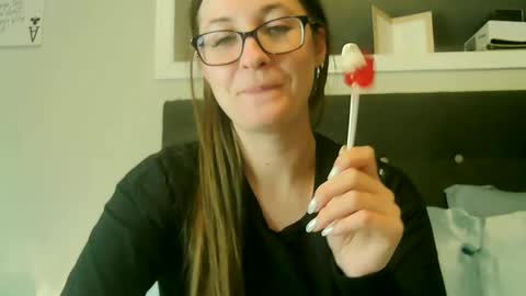 Snapshot of longhairbeautyxoxo chatting on December 20, 1:58 am Wima online show from December 20, 1:58 am