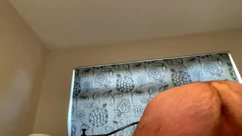 Snapshot of longshank09 chatting on January 6, 1:30 pm longshank09 online show from January 6, 1:30 pm