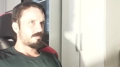 Snapshot of lookaz4010 chatting on February 19, 12:00 pm Lucas online show from February 19, 12:00 pm