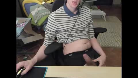 Snapshot of loomie chatting on February 7, 5:16 pm loomie online show from February 7, 5:16 pm