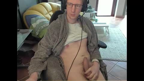 Snapshot of loomie chatting on February 28, 1:12 pm loomie online show from February 28, 1:12 pm