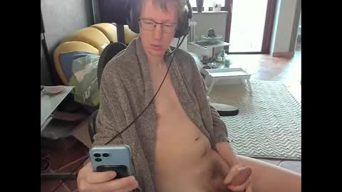 Snapshot of loomie chatting on March 20, 8:41 am loomie online show from March 20, 8:41 am