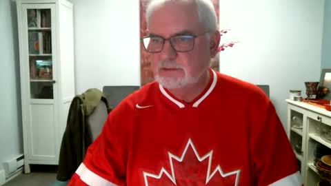 Snapshot of loop102 chatting on February 14, 1:46 am loop102 online show from February 14, 1:46 am