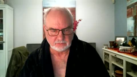 Snapshot of loop102 chatting on March 29, 4:07 pm loop102 online show from March 29, 4:07 pm