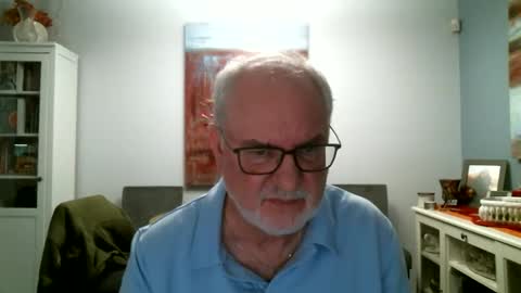 Snapshot of loop102 chatting on April 17, 1:41 am loop102 online show from April 17, 1:41 am