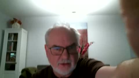 Snapshot of loop102 chatting on May 1, 5:50 pm loop102 online show from May 1, 5:50 pm