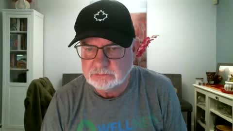 Snapshot of loop102 chatting on May 3, 5:30 pm loop102 online show from May 3, 5:30 pm
