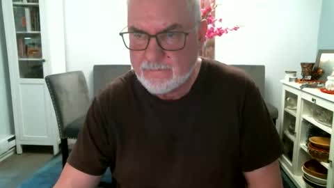 Snapshot of loop102 chatting on June 8, 12:58 am loop102 online show from June 8, 12:58 am
