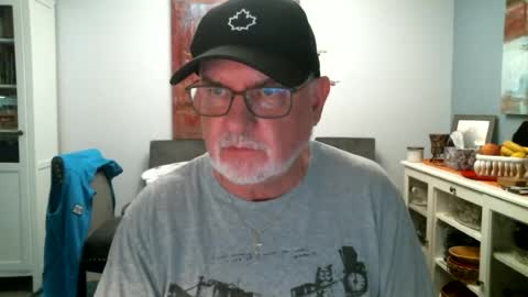 Snapshot of loop102 chatting on July 1, 1:51 am loop102 online show from July 1, 1:51 am