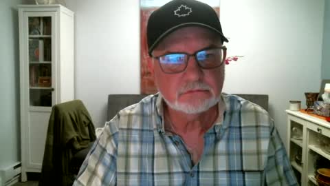 Snapshot of loop102 chatting on July 23, 3:15 am loop102 online show from July 23, 3:15 am