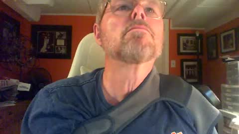 loosegravl online show from July 11, 6:54 pm