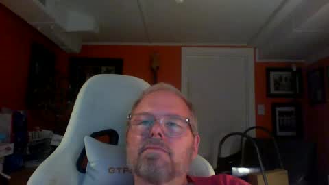 loosegravl online show from July 20, 7:38 pm