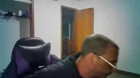 loquitis6969952430 online show from November 17, 7:30 pm