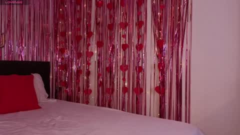 Lora online show from April 5, 2:25 pm