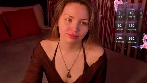 Snapshot of lora_amber chatting on June 25, 2:43 pm Lora online show from June 25, 2:43 pm