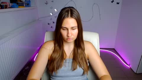 Snapshot of lora_kisses chatting on August 6, 5:53 am Lora online show from August 6, 5:53 am