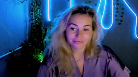 Lora online show from September 19, 2:24 am