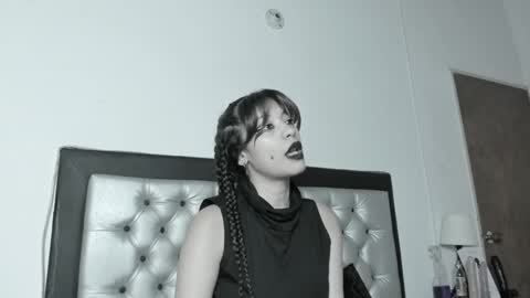 Lore Depp online show from January 1, 6:47 am