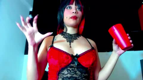 Lore Depp online show from May 27, 8:50 pm