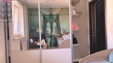 Olivia online show from October 25, 9:28 am