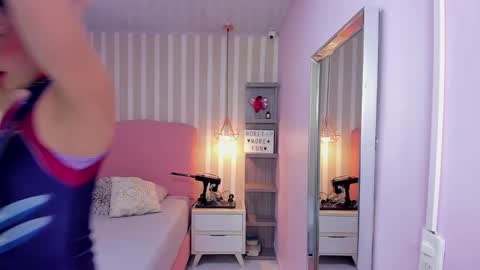 lorelaigiven online show from November 7, 12:49 pm