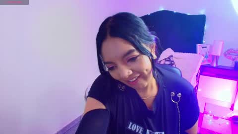 Snapshot of loren_44tits chatting on May 5, 8:17 pm Loren online show from May 5, 8:17 pm