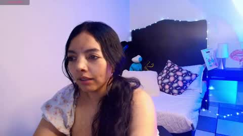 Snapshot of loren_44tits chatting on May 14, 9:32 pm Loren online show from May 14, 9:32 pm