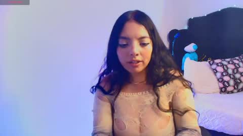 Snapshot of loren_44tits chatting on May 29, 10:19 pm Loren online show from May 29, 10:19 pm