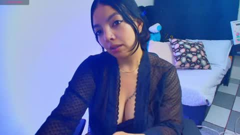Snapshot of loren_44tits chatting on June 1, 9:05 pm Loren online show from June 1, 9:05 pm