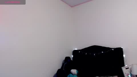 Snapshot of loren_44tits chatting on June 15, 3:14 pm Loren online show from June 15, 3:14 pm