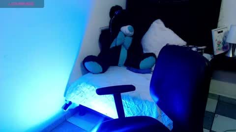 Snapshot of loren_44tits chatting on June 24, 7:35 pm Loren online show from June 24, 7:35 pm